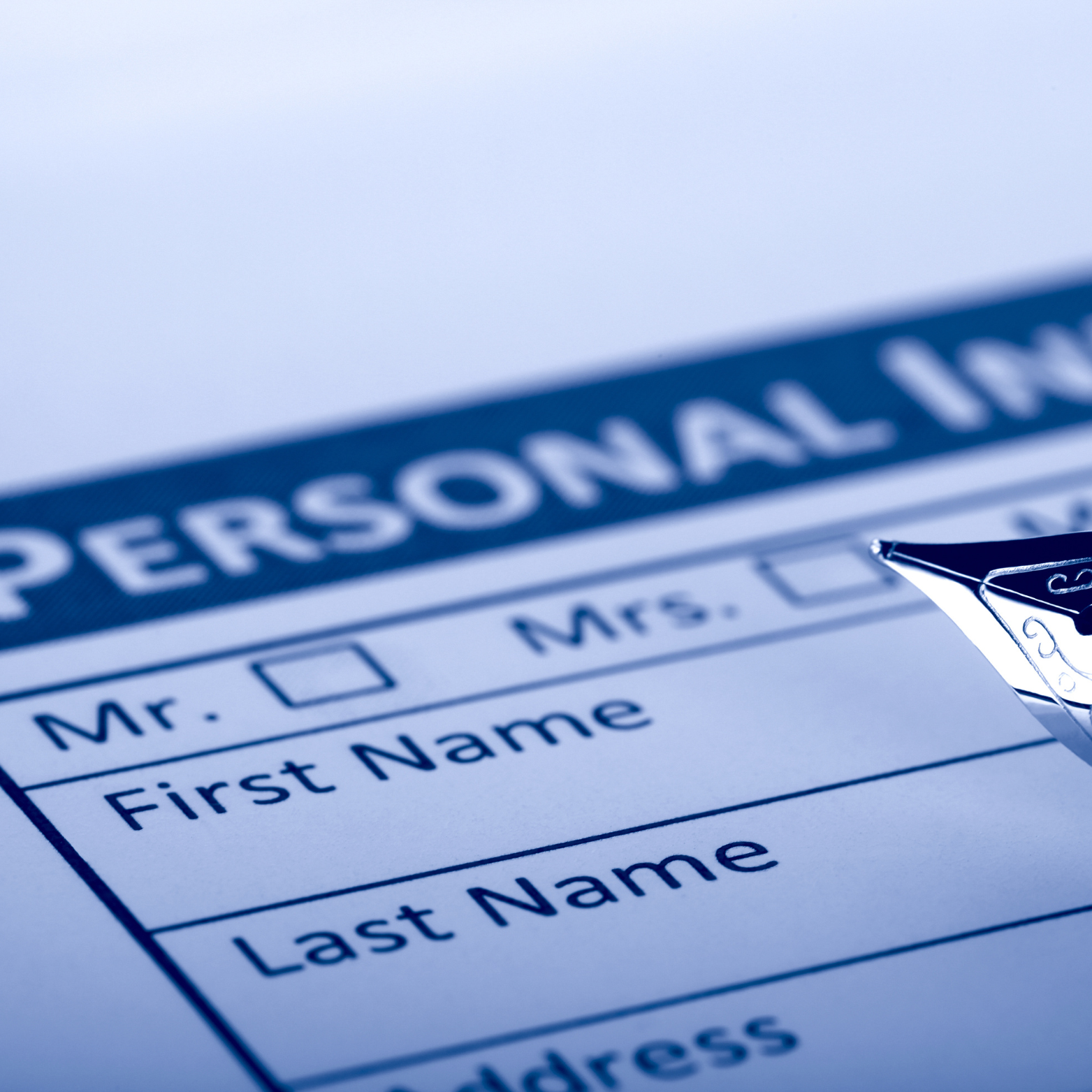 A image of a person filling in his personal information, displaying the collection of personal data.